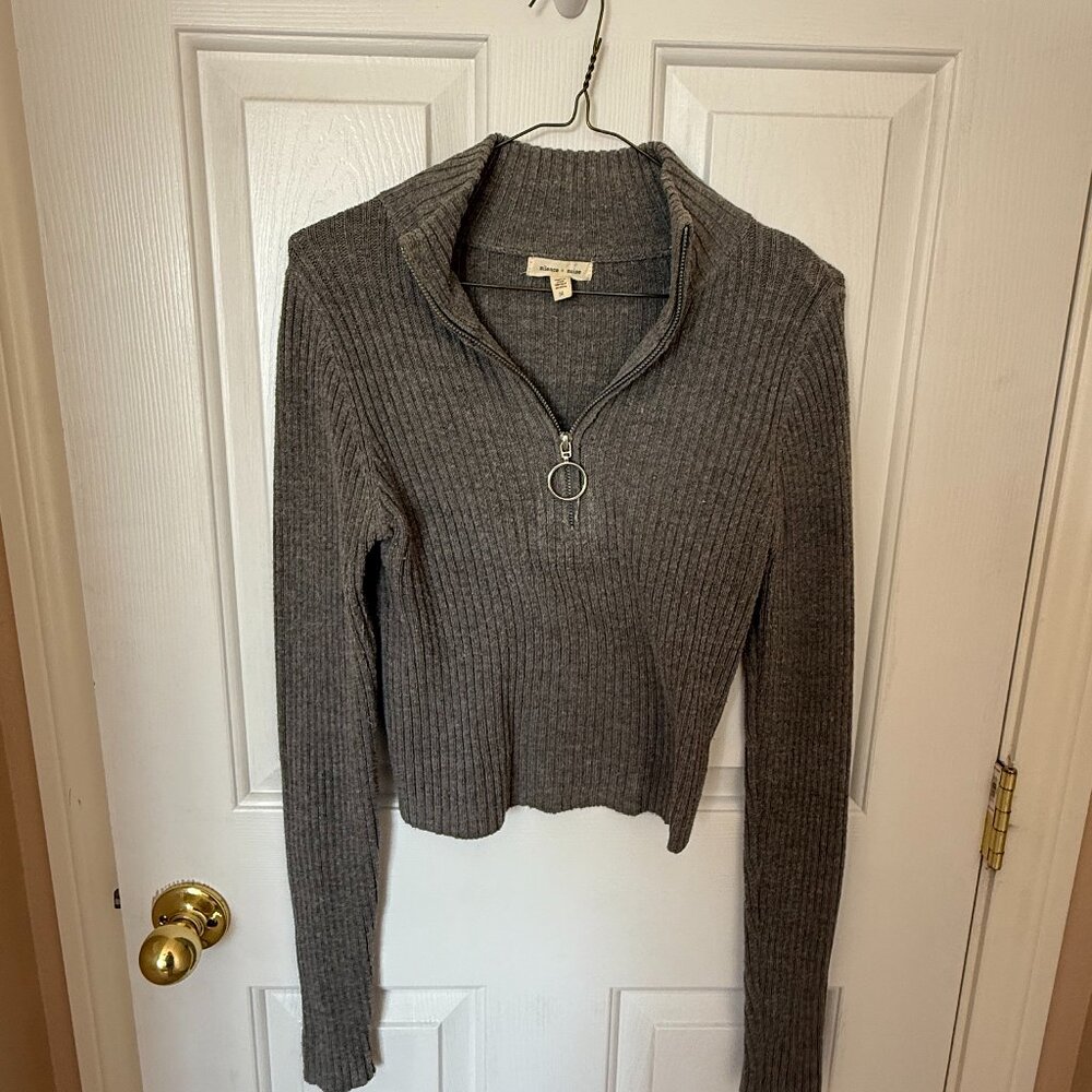 Cropped Gray Zip-Up